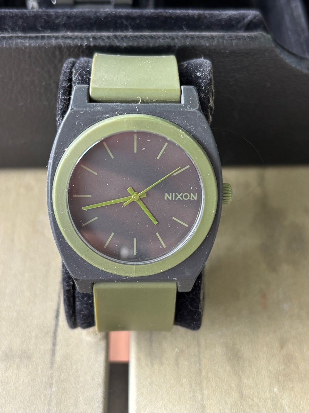 Nixon the minimal time teller P watch